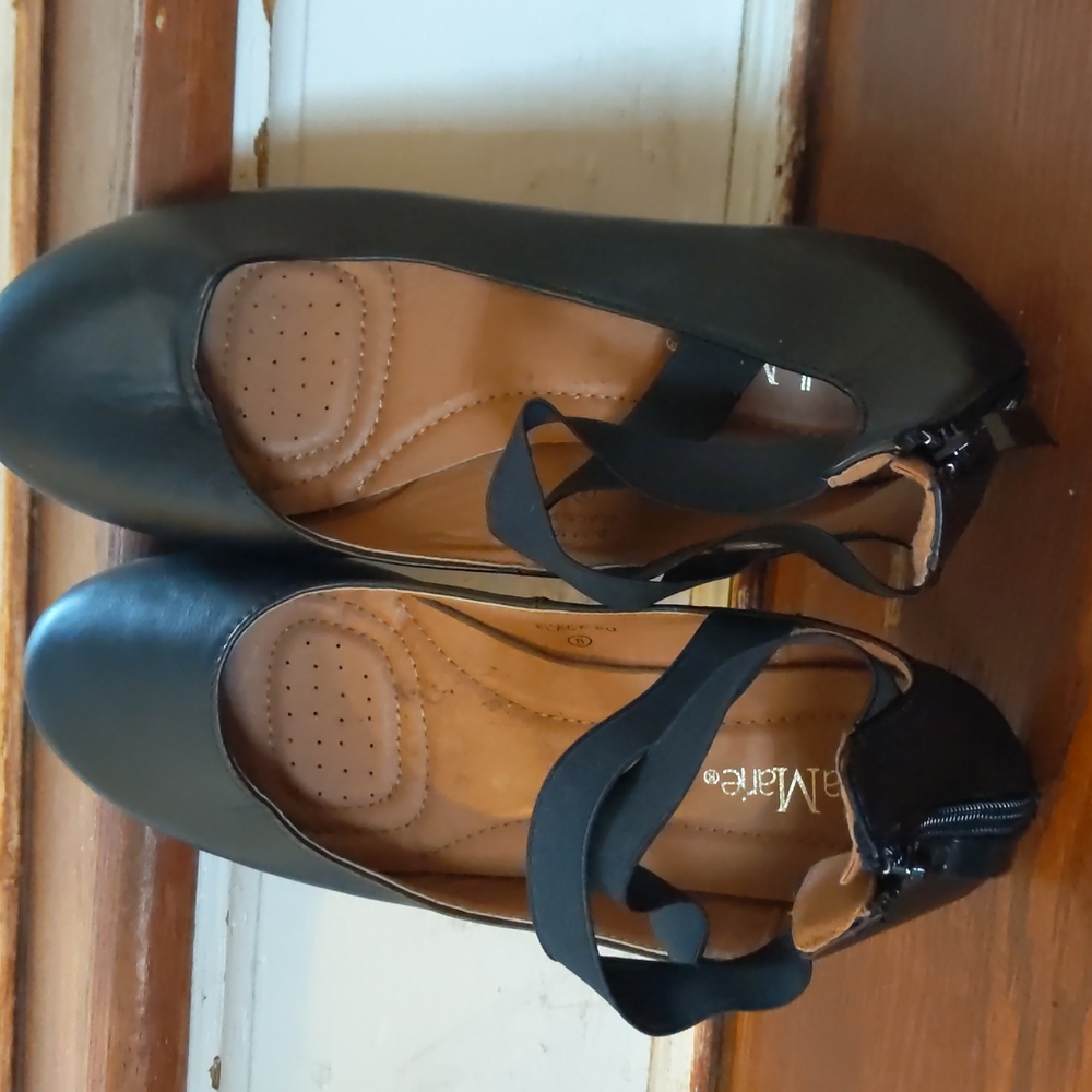 Flats - Picture 3 of 3